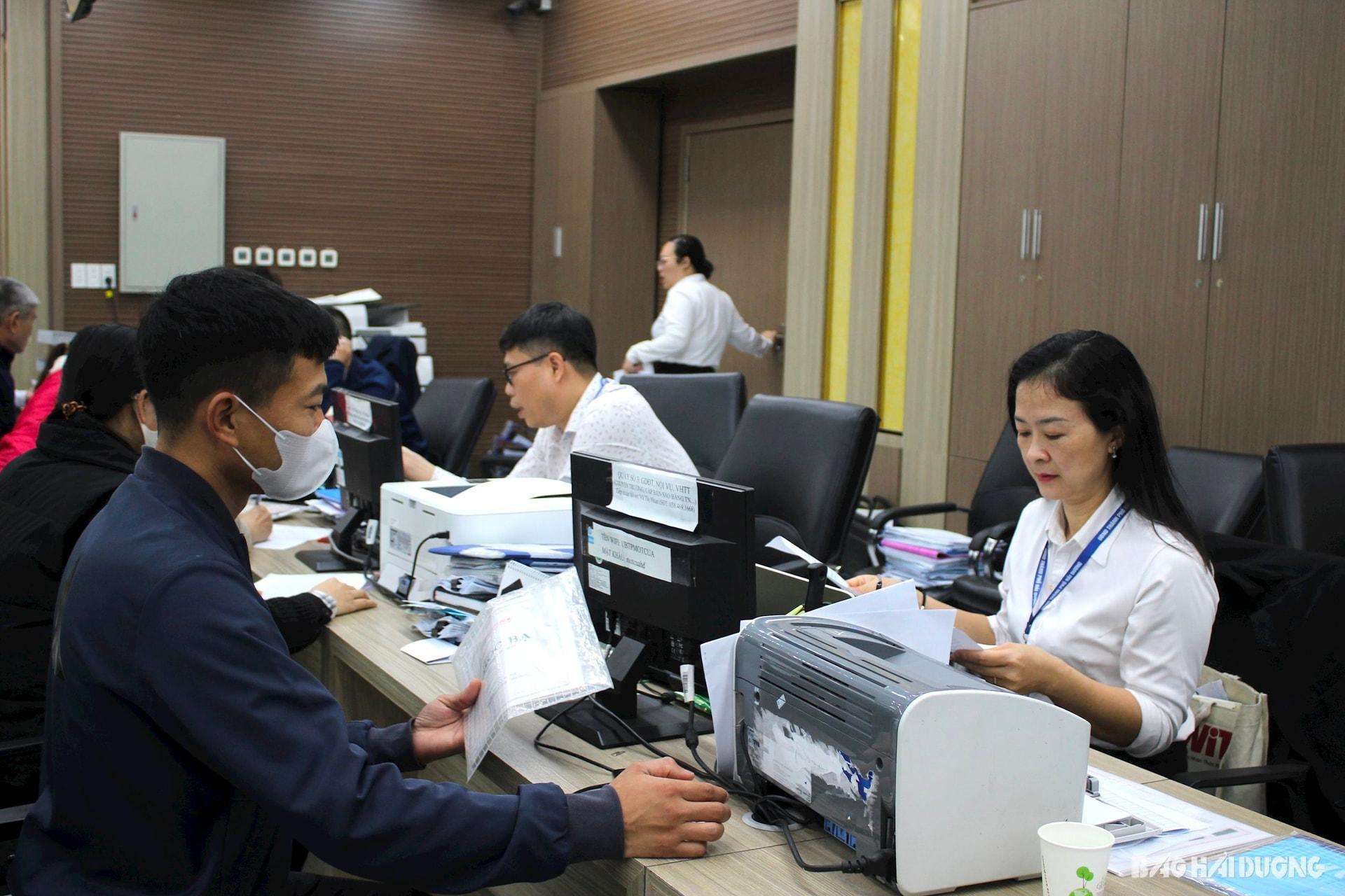 cong-chuc-cap-huyen.jpg
