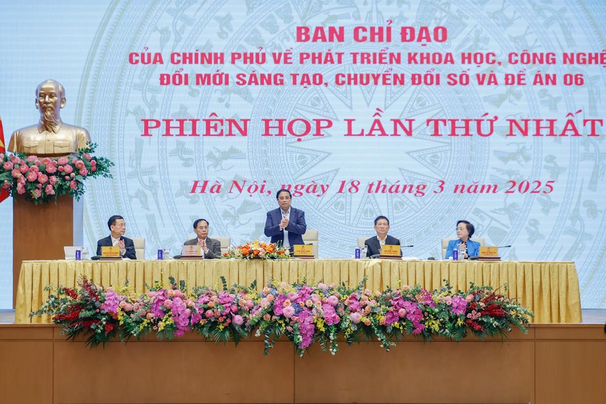 Phiên họp lần thứ nhất của Ban Chỉ đạo của Chính phủ về phát triển khoa học, công nghệ, đổi mới sáng tạo, chuyển đổi số và Đề án 06 - Ảnh: VGP/Nhật Bắc img9662-1742277588871832720295-5019.jpg