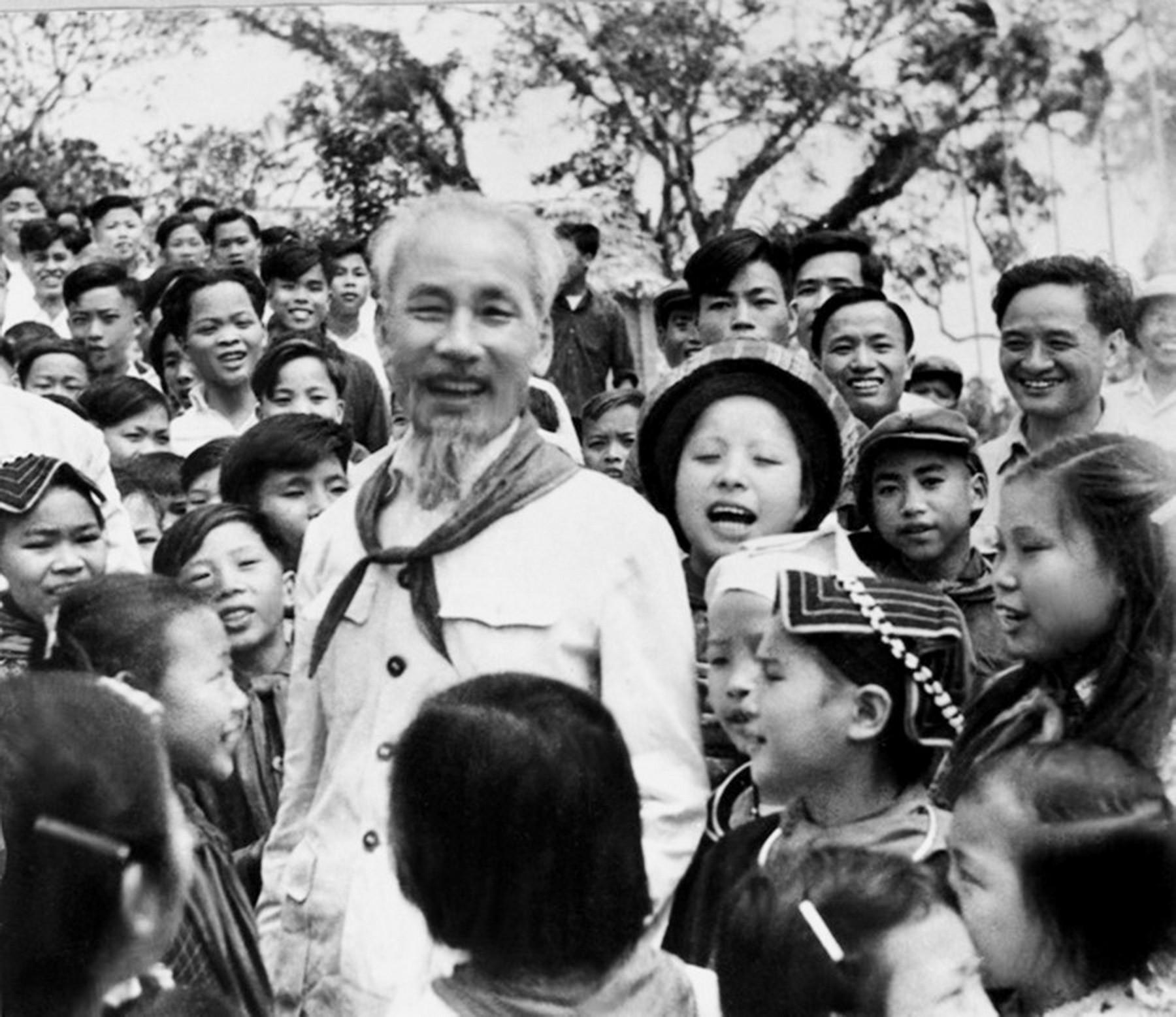 chu-tich-ho-chi-minh-8.jpg