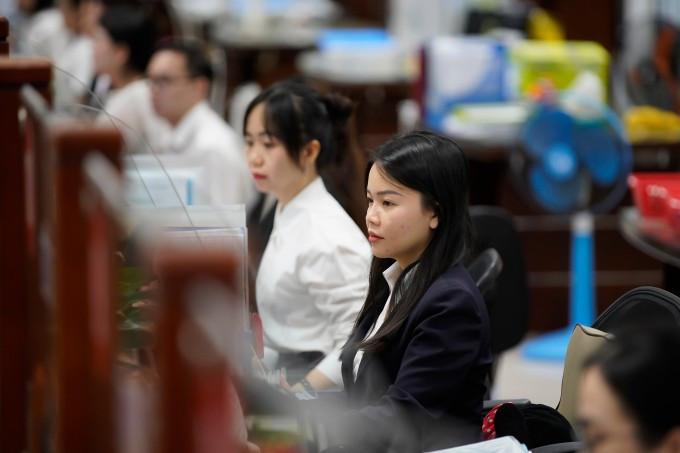 Công chức làm việc tại Trung tâm hành chính TP Đà Nẵng, tháng 5/2025. Ảnh: Nguyễn Đông